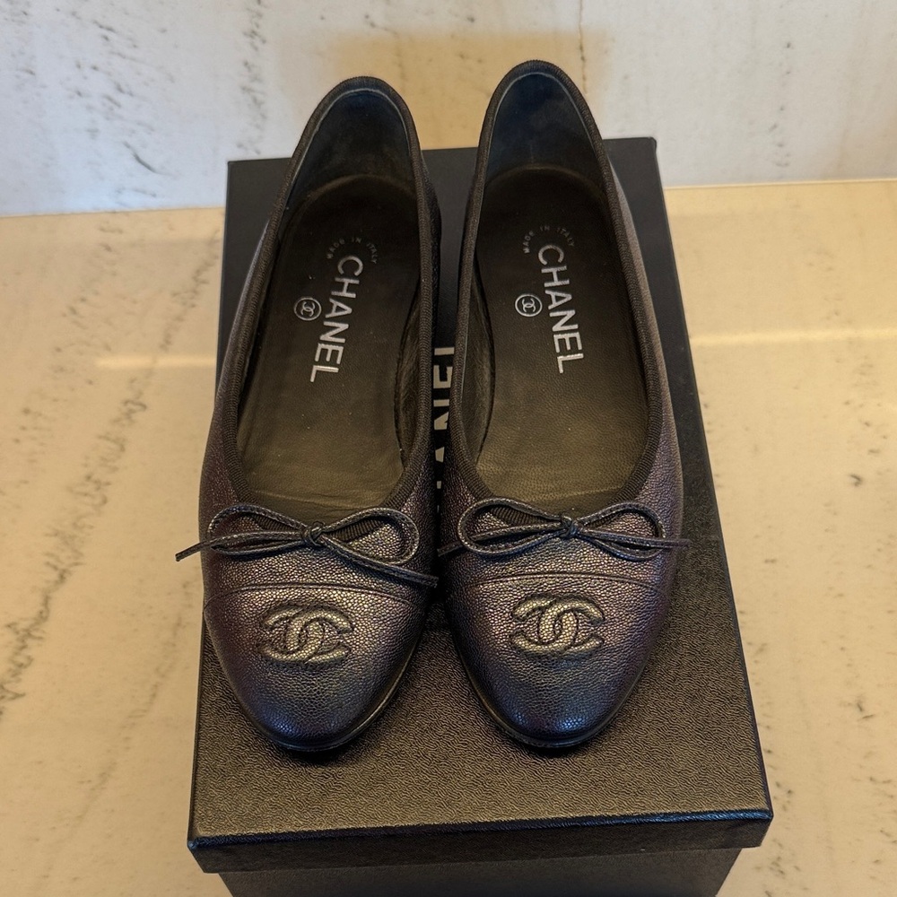 CHANEL Iridescent Black Caviar Leather Ballet Flats size 35.5/5.5